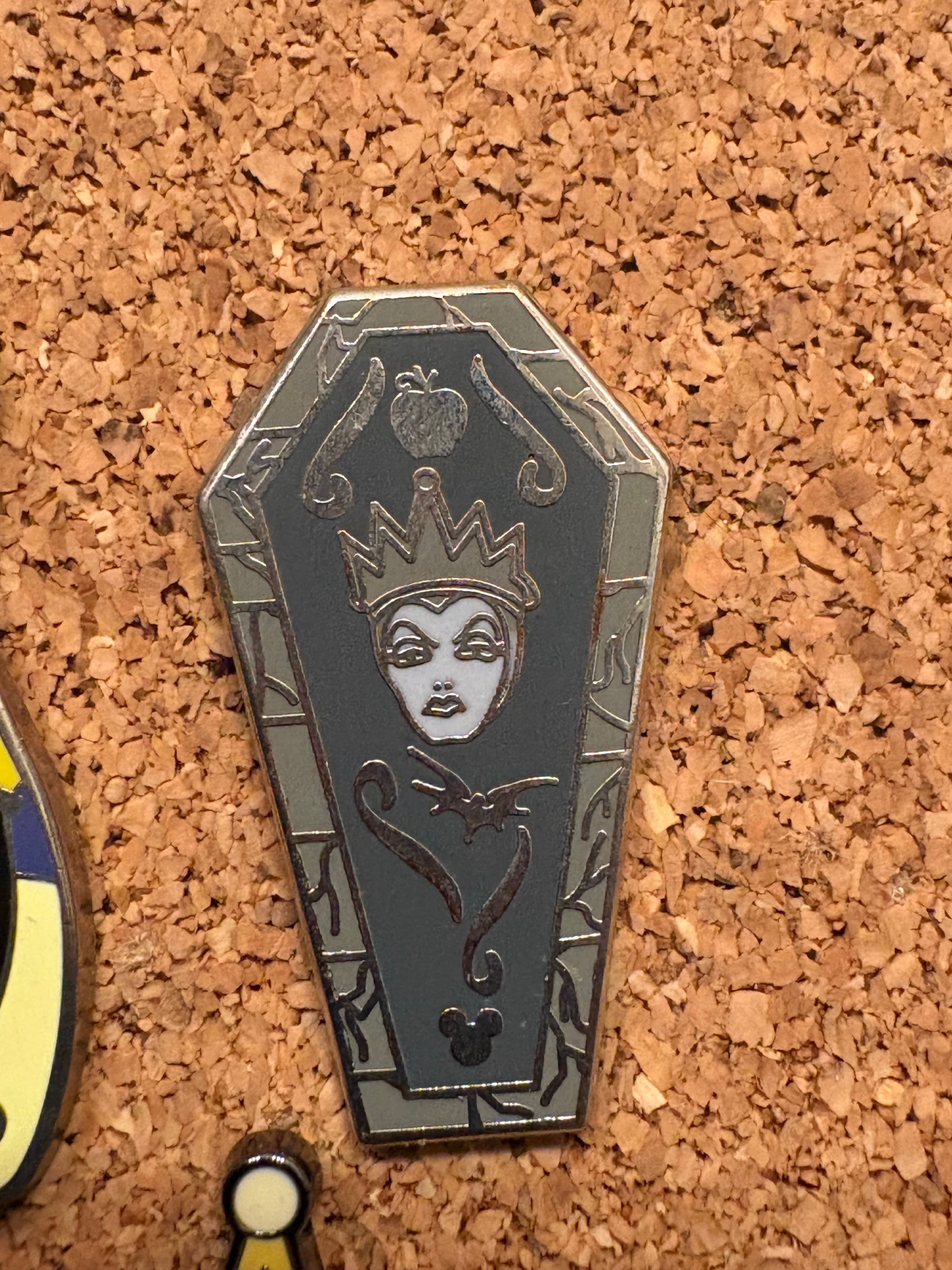 Evil Queen - 2012 Hidden Mickey Series - Villain Coffins