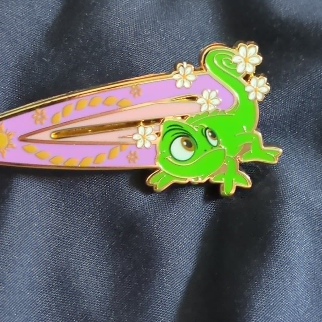 loungefly repunzel clips