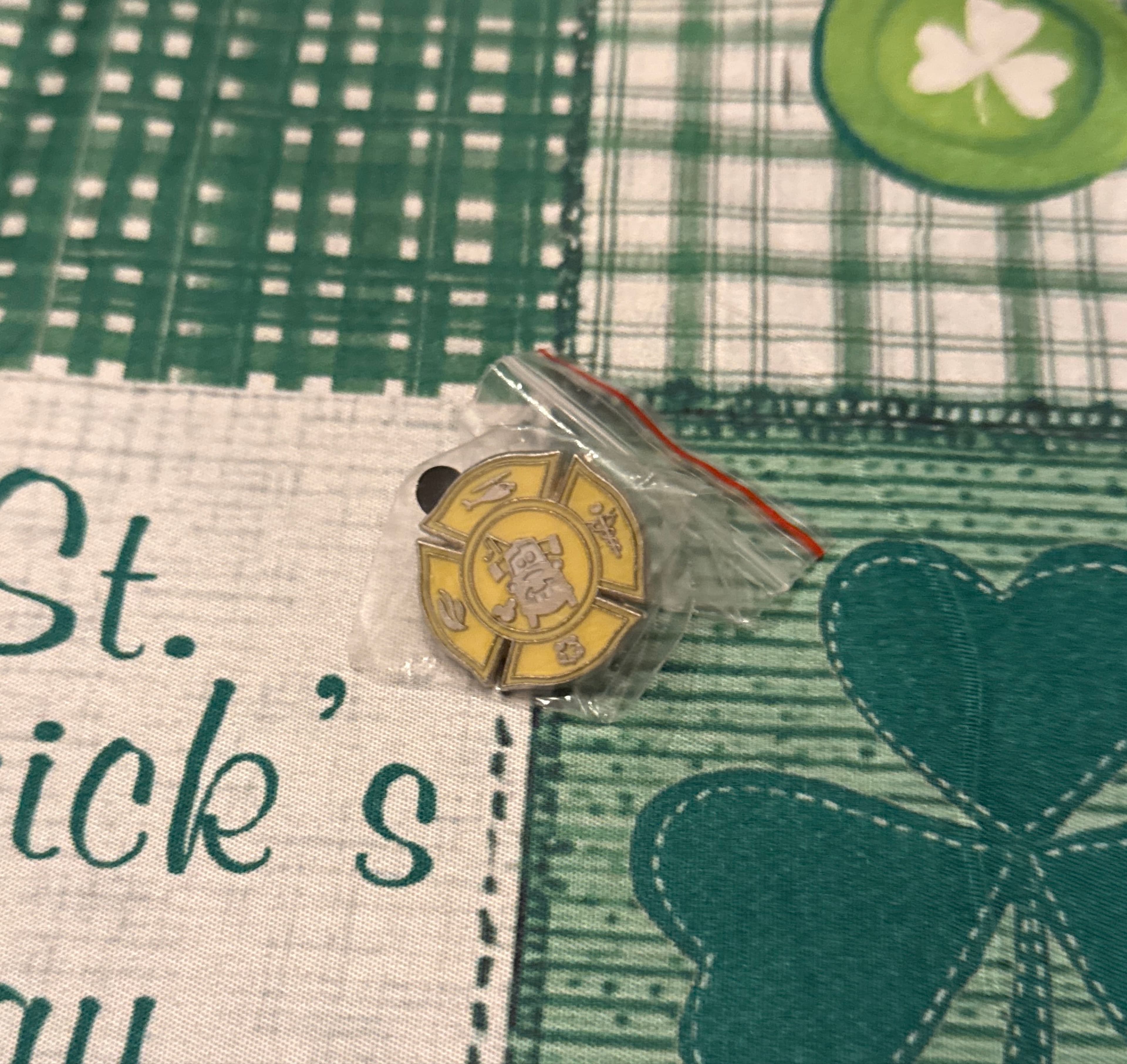 Practical Pig - Icon Crests / Shield - Hidden Mickey 2019