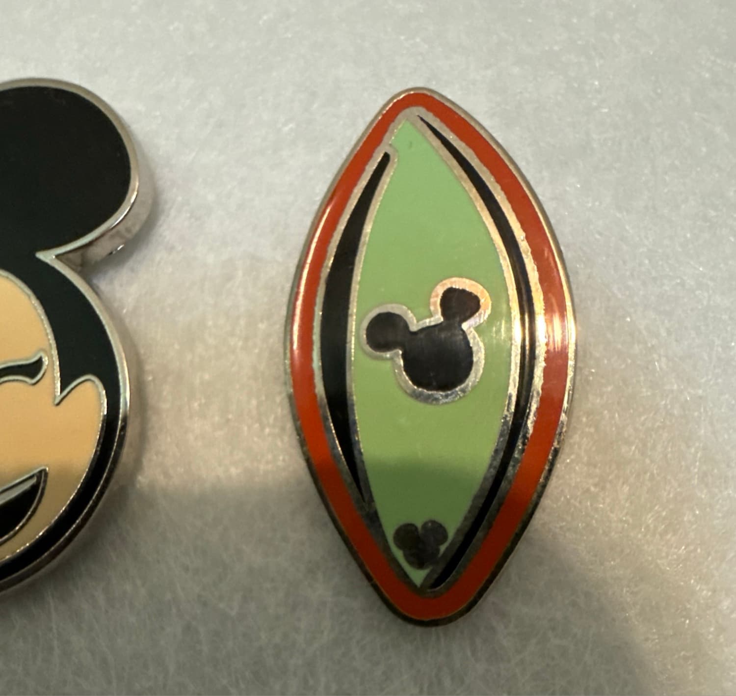 WDW - Disney Resorts Icons Hidden Mickey Series - 2010 - Caribbean Beach Resort