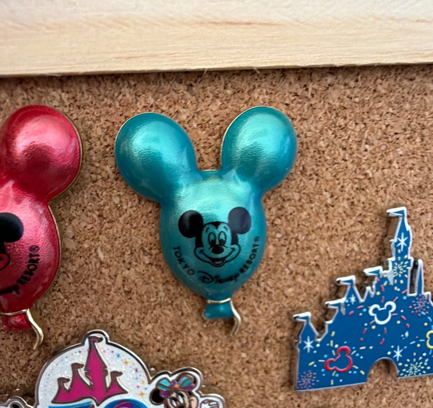 Minnie and Tokyo Disneyland Resort Balloons Disney Trading Pin series