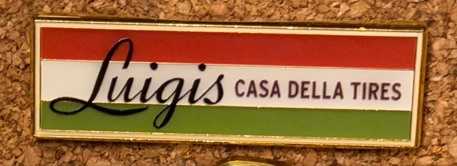 Luigi's Casa Della Tires Sign