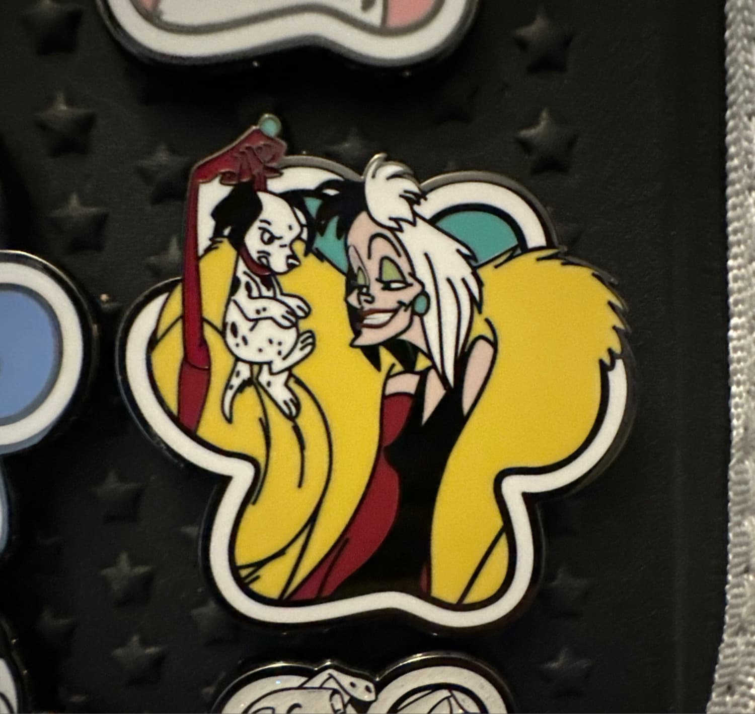 101 Dalmatians FigPin Cruella De Vil Super Rare