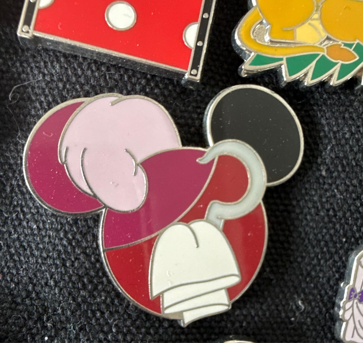 Captain Hook - Disney Villains Mickey Icons Mystery Collection