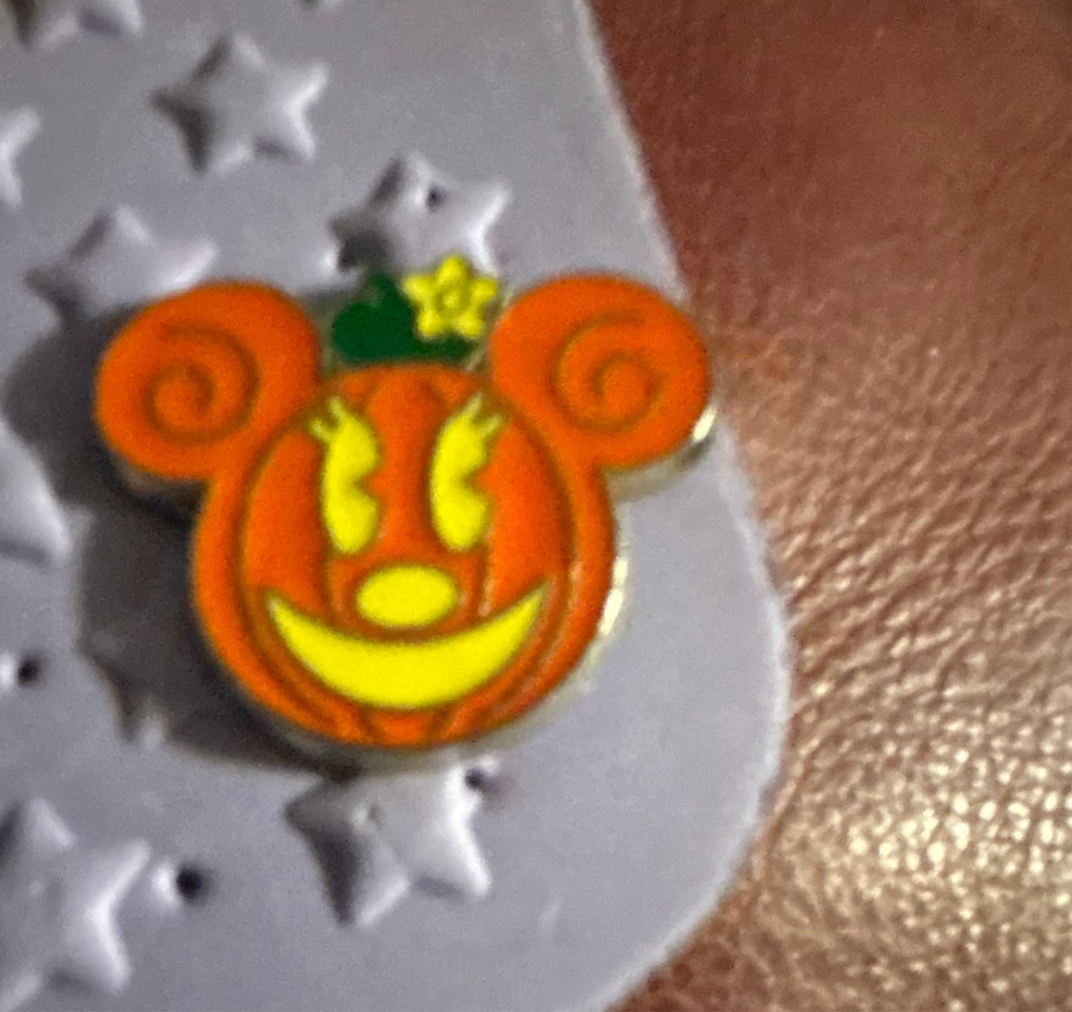 Minnie Mouse Pumpkin Jack-O-Lantern Pin