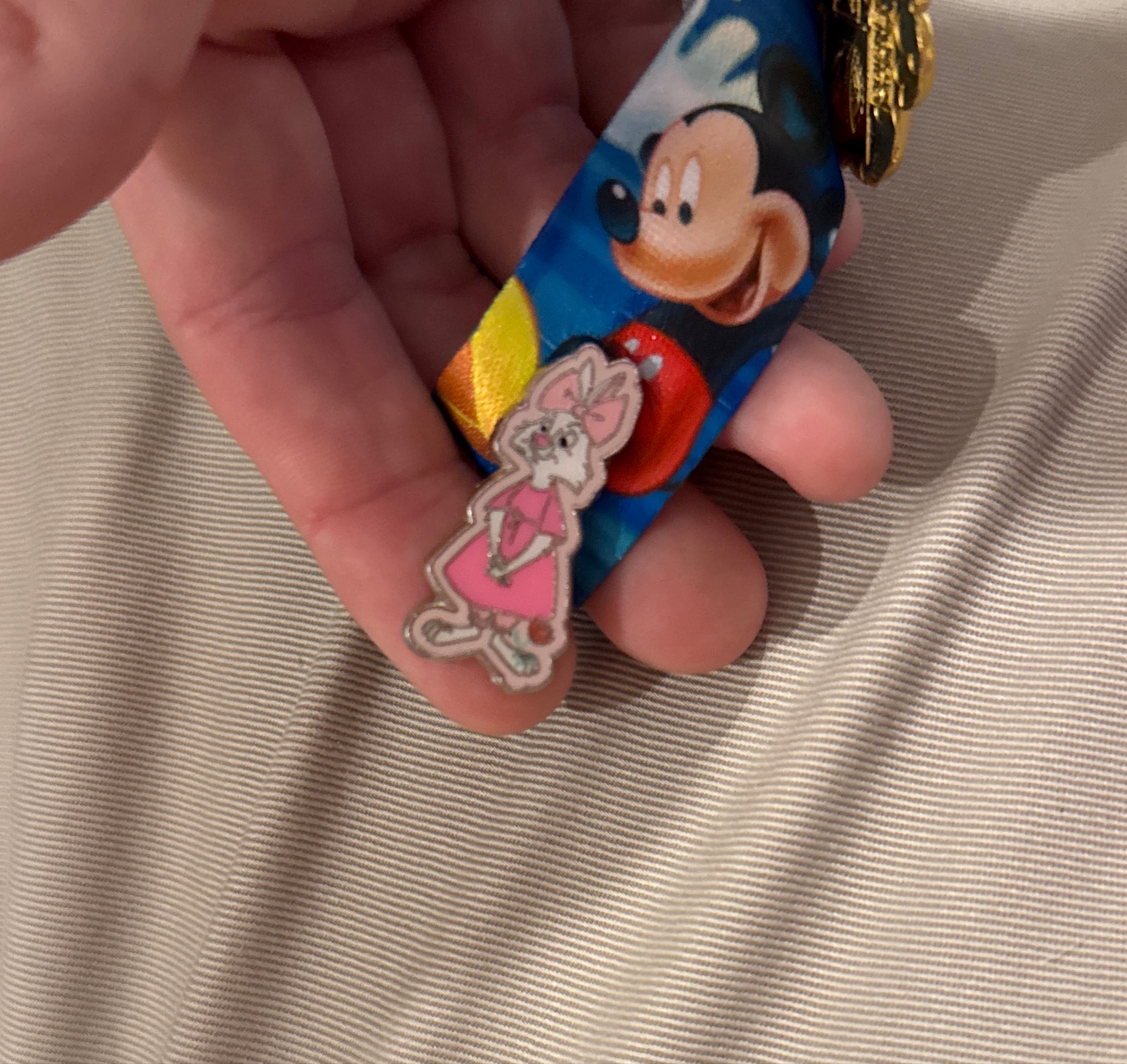 Bianca - The Rescuers - Pin Trading Time - Disneyland Paris