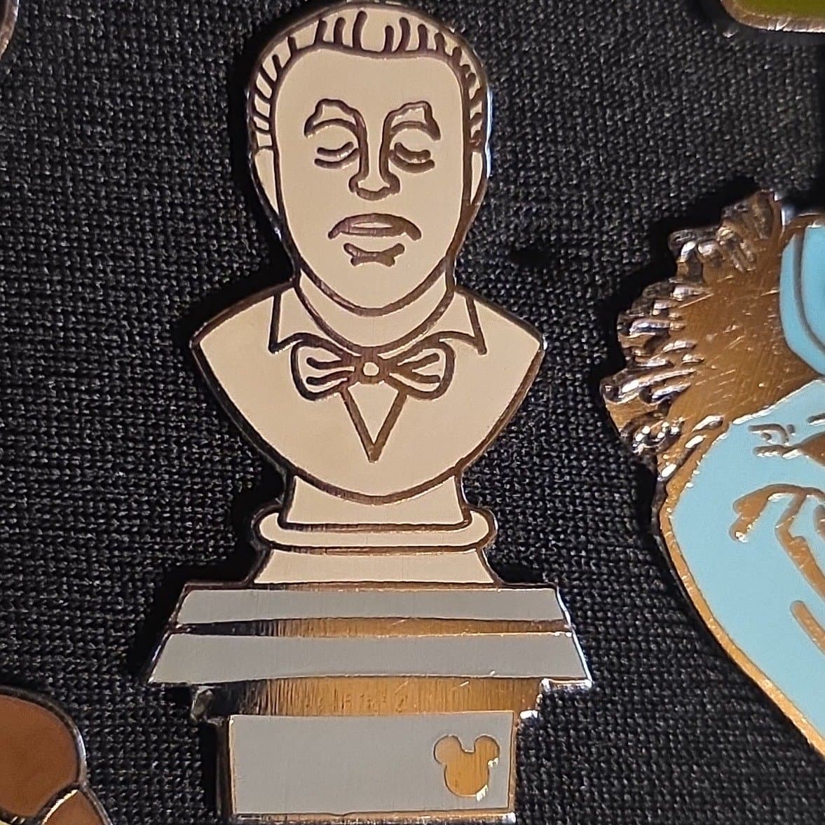 Haunted Mansion Singing Bust Completer Hidden Mickey Pin