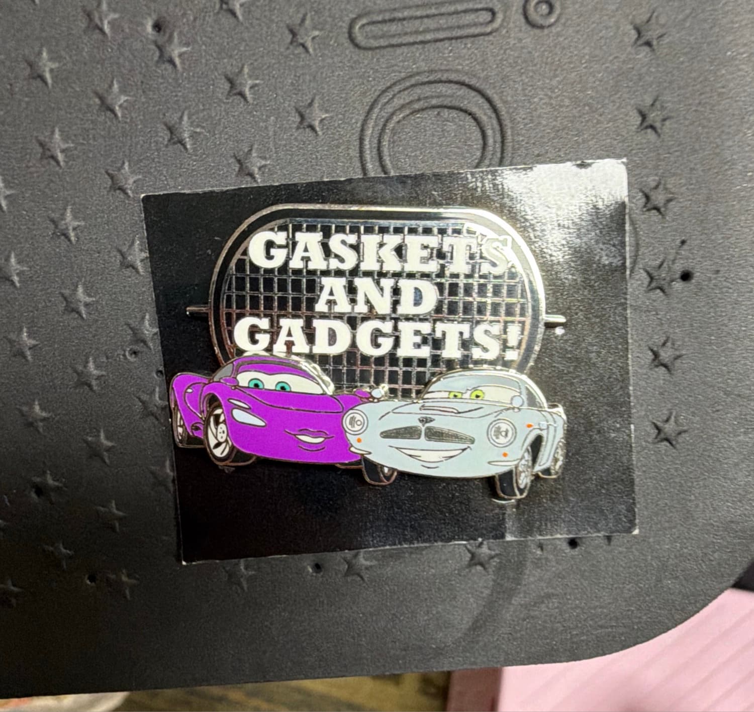 Disney Pixar Holley Shiftwell Finn McMissile Gaskets and Gadgets Cars 2 LE2000 Mystery Pin