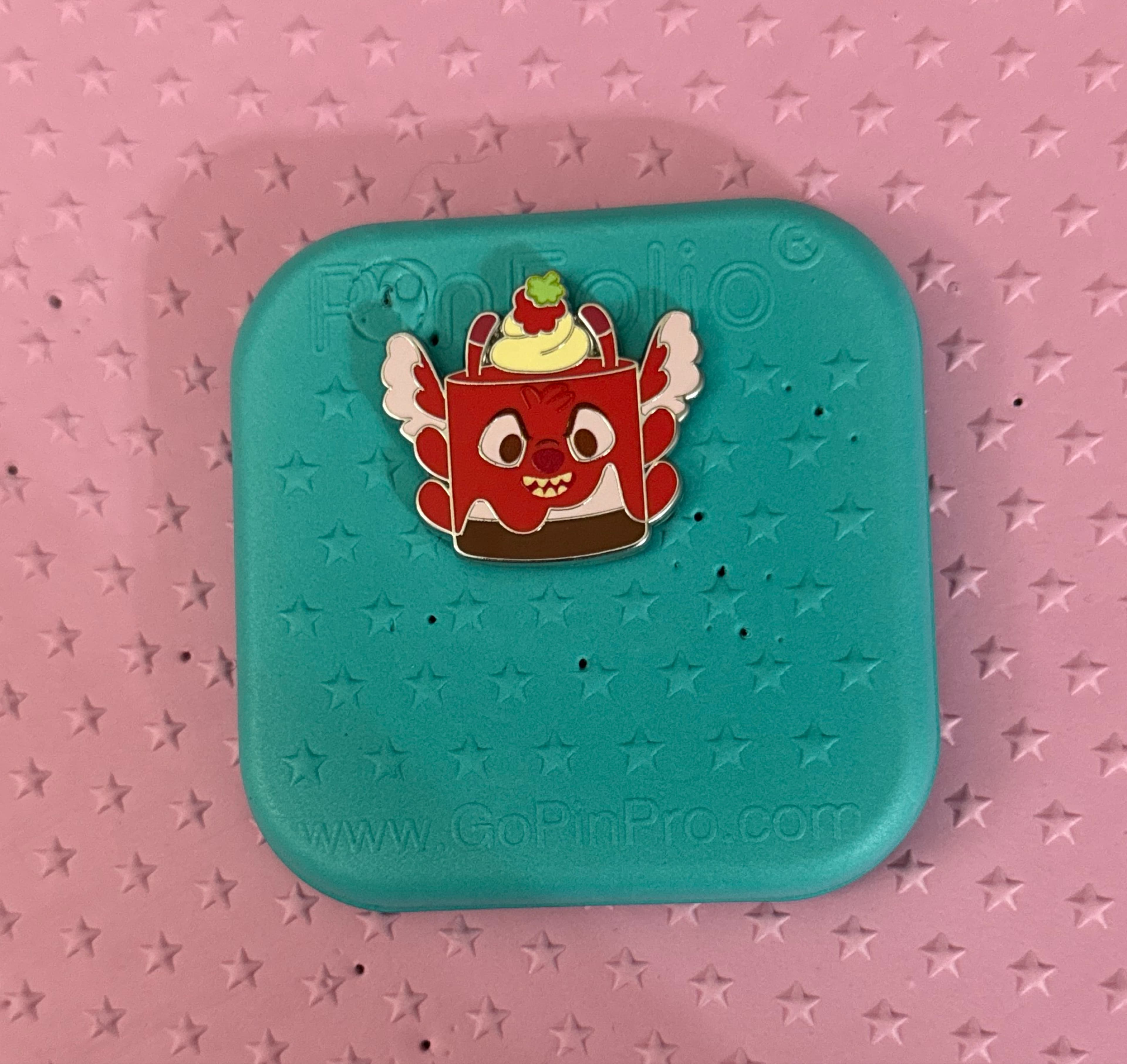 Leroy Chocolate Raspberry Mousse Cake - Disney Munchlings Mystery Collection (Series 3)