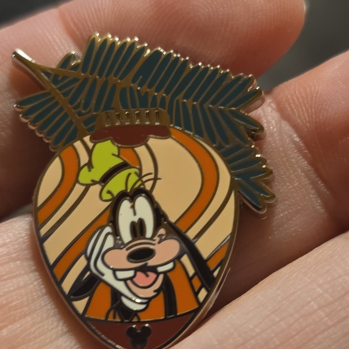 Goofy Christmas Ornament Hidden Mickey 2010 Completer Pin