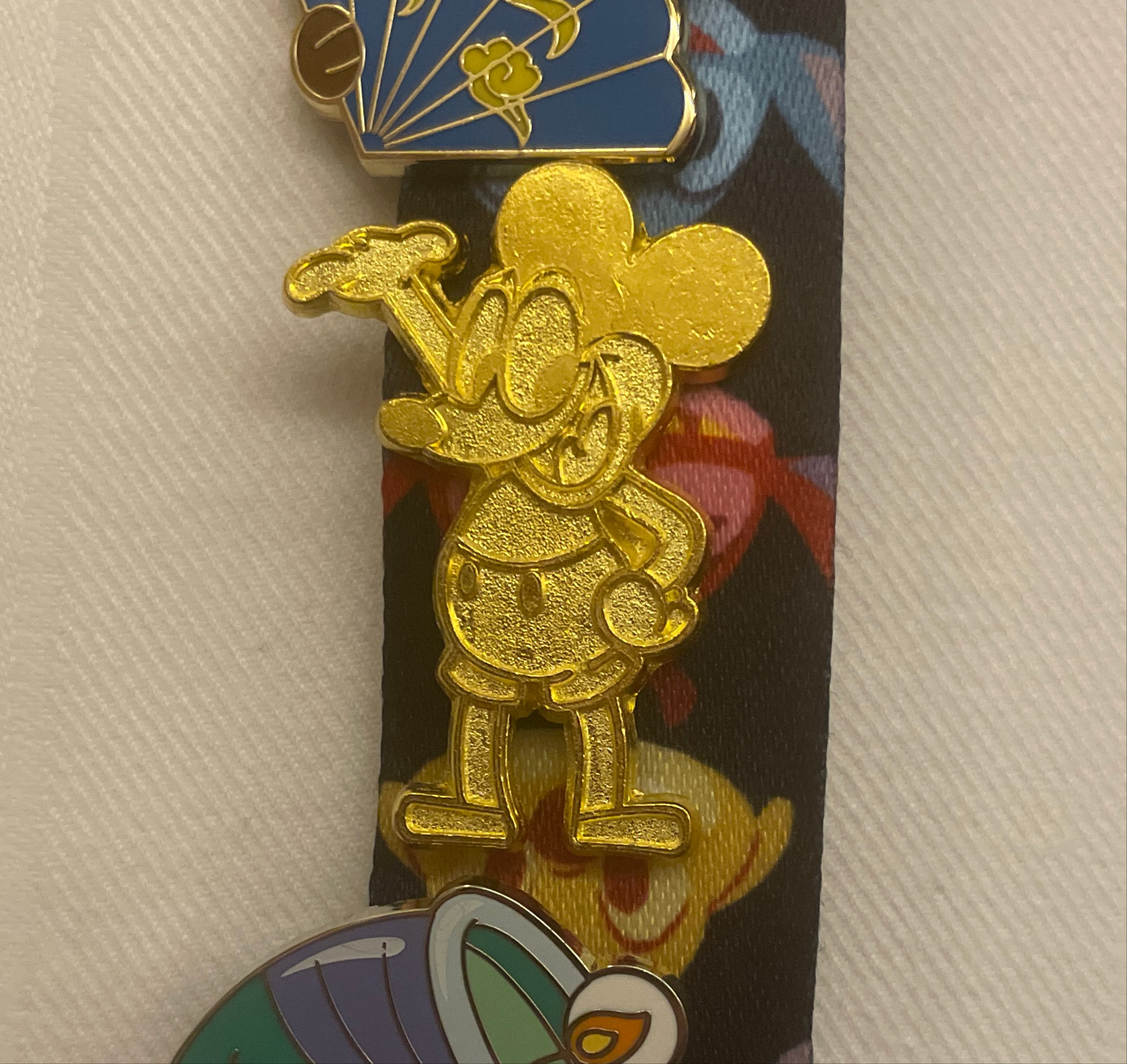 Standing Mickey Mouse Gold