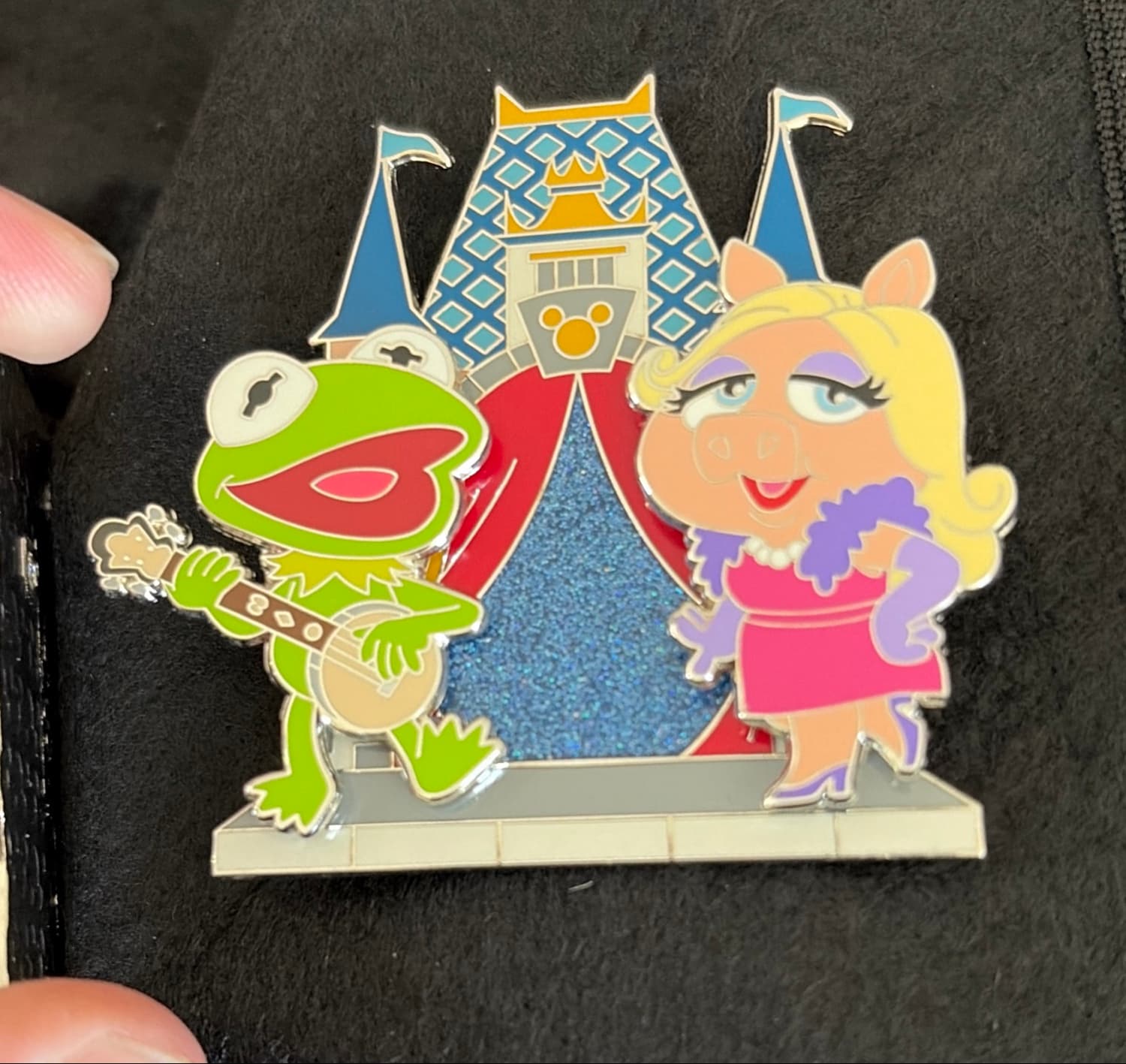 Kermit and Miss Piggy Build a Pin
