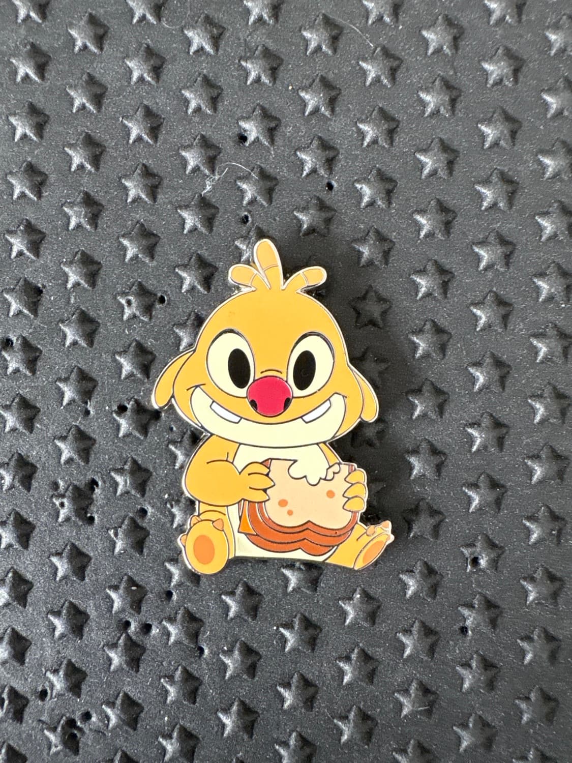 Reuben Eating Sandwich - Lilo & Stitch Pin Trading Starter Set