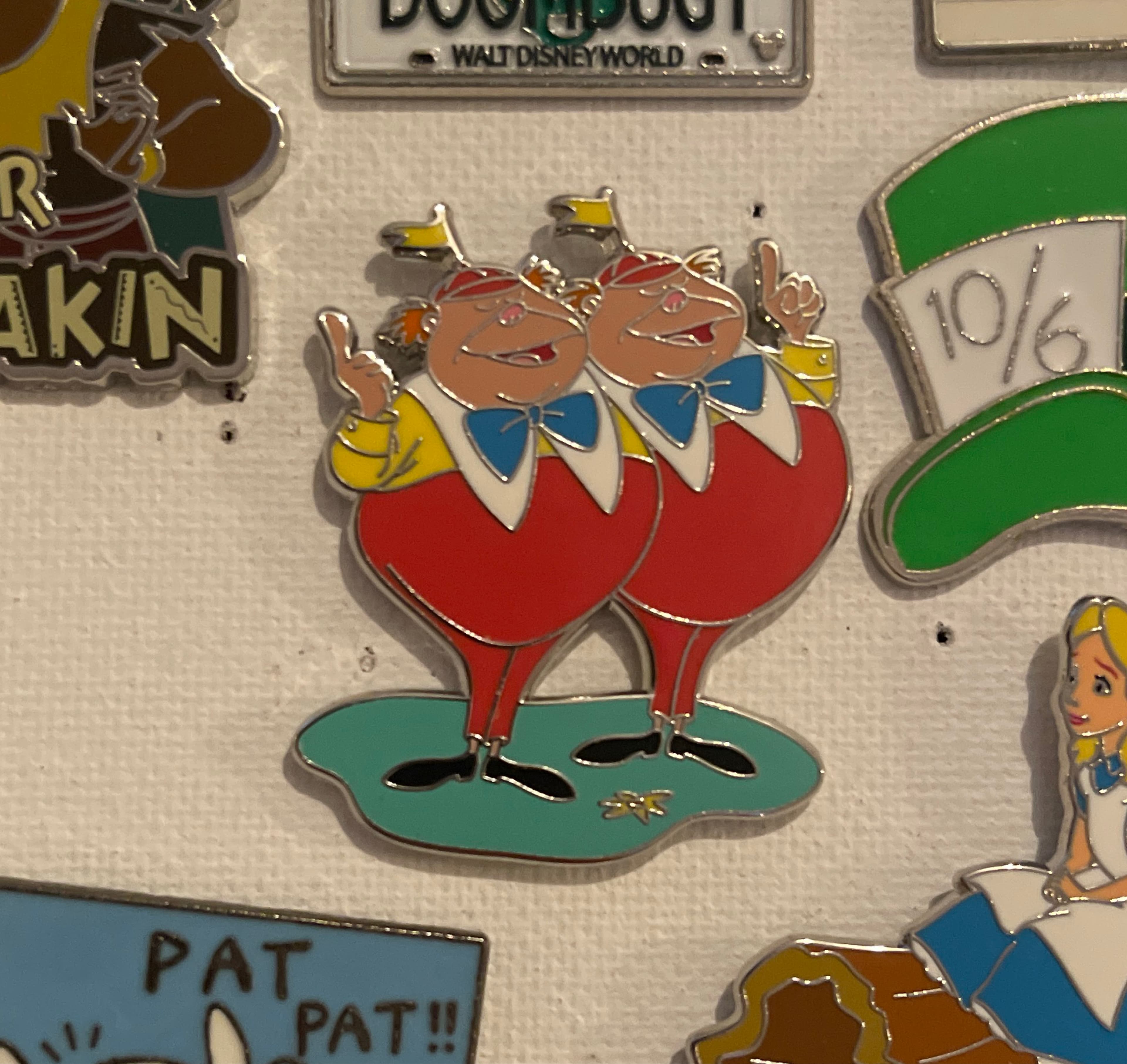 Tweedle Dee and Tweedle Dum - Alice in Wonderland 2-Pin Set