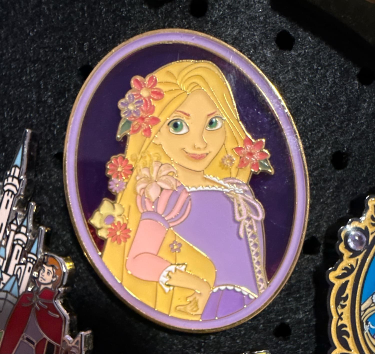 Rapunzel (Tangled) Princess Gold Frame Portrait Pin