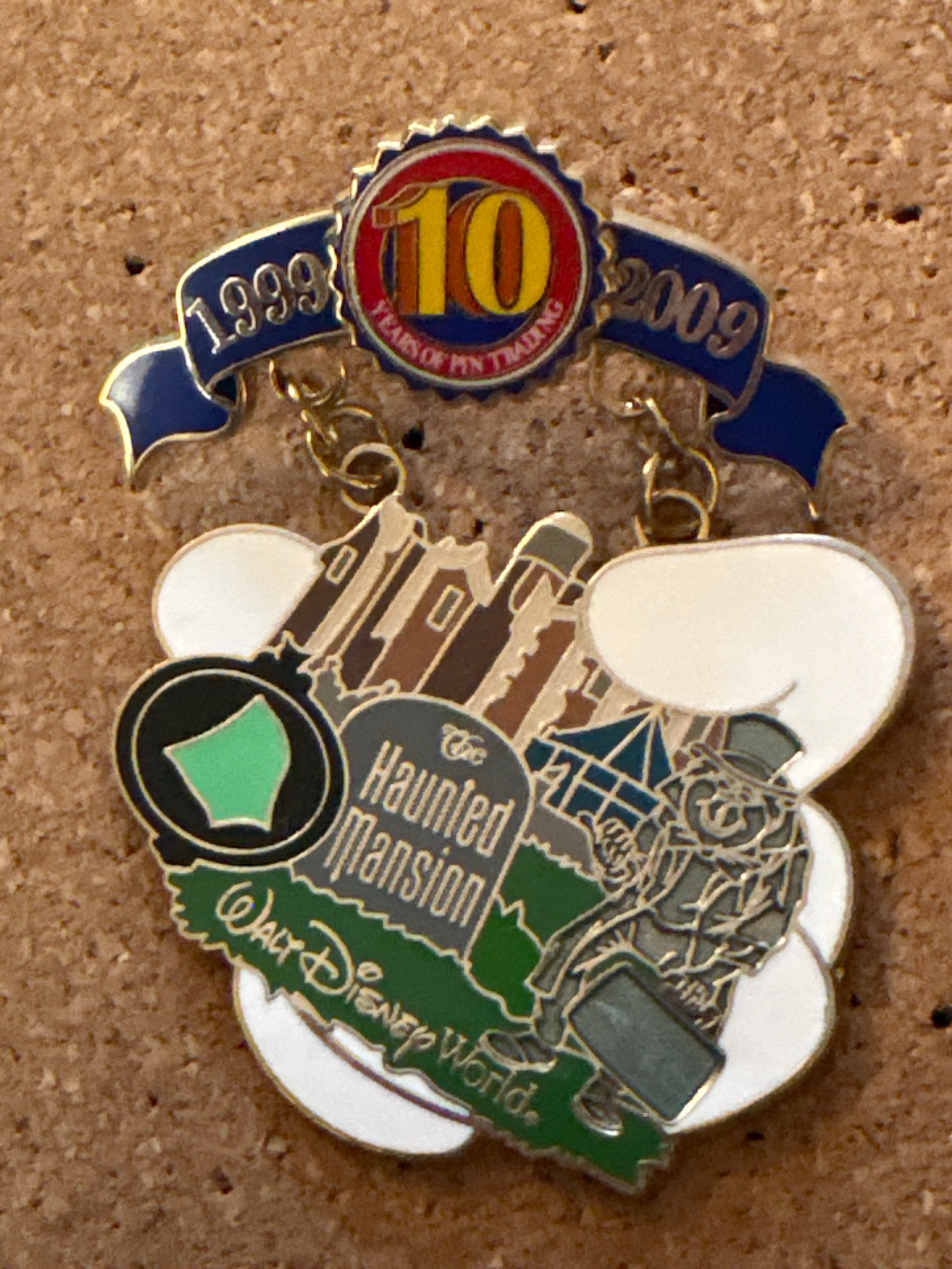 Haunted mansion Tribute collection - Disney Pin Trading 10th Anniversary: Decade of Magical Trades