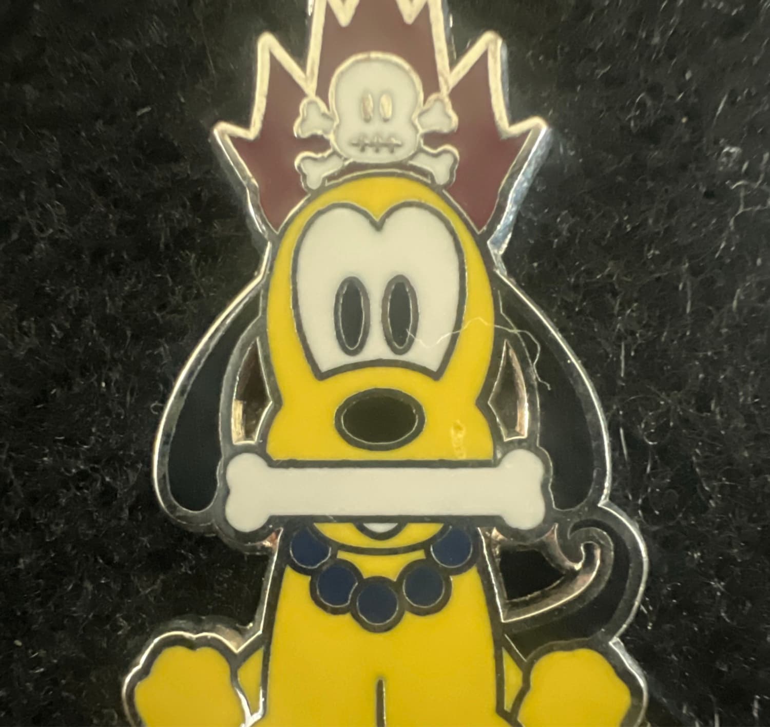 Mickey & Friends in Pirates of the Caribbean - Pluto as the Cannibal King