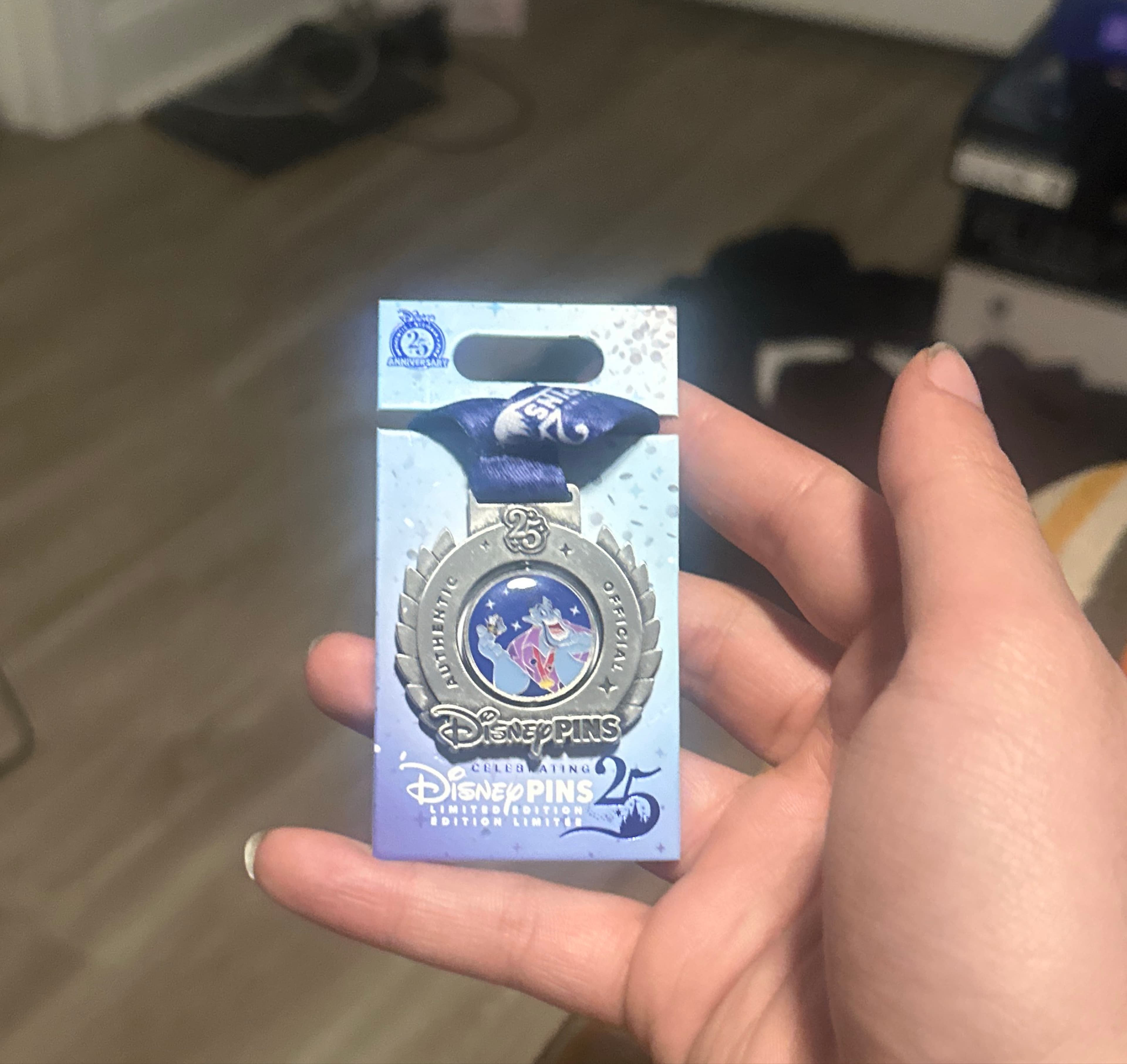 Genie - Pin Trading 25th Anniversary Medal Series front