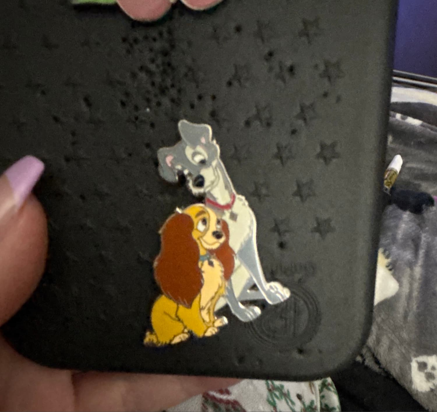 Lady and the Tramp Cuddling Pin front