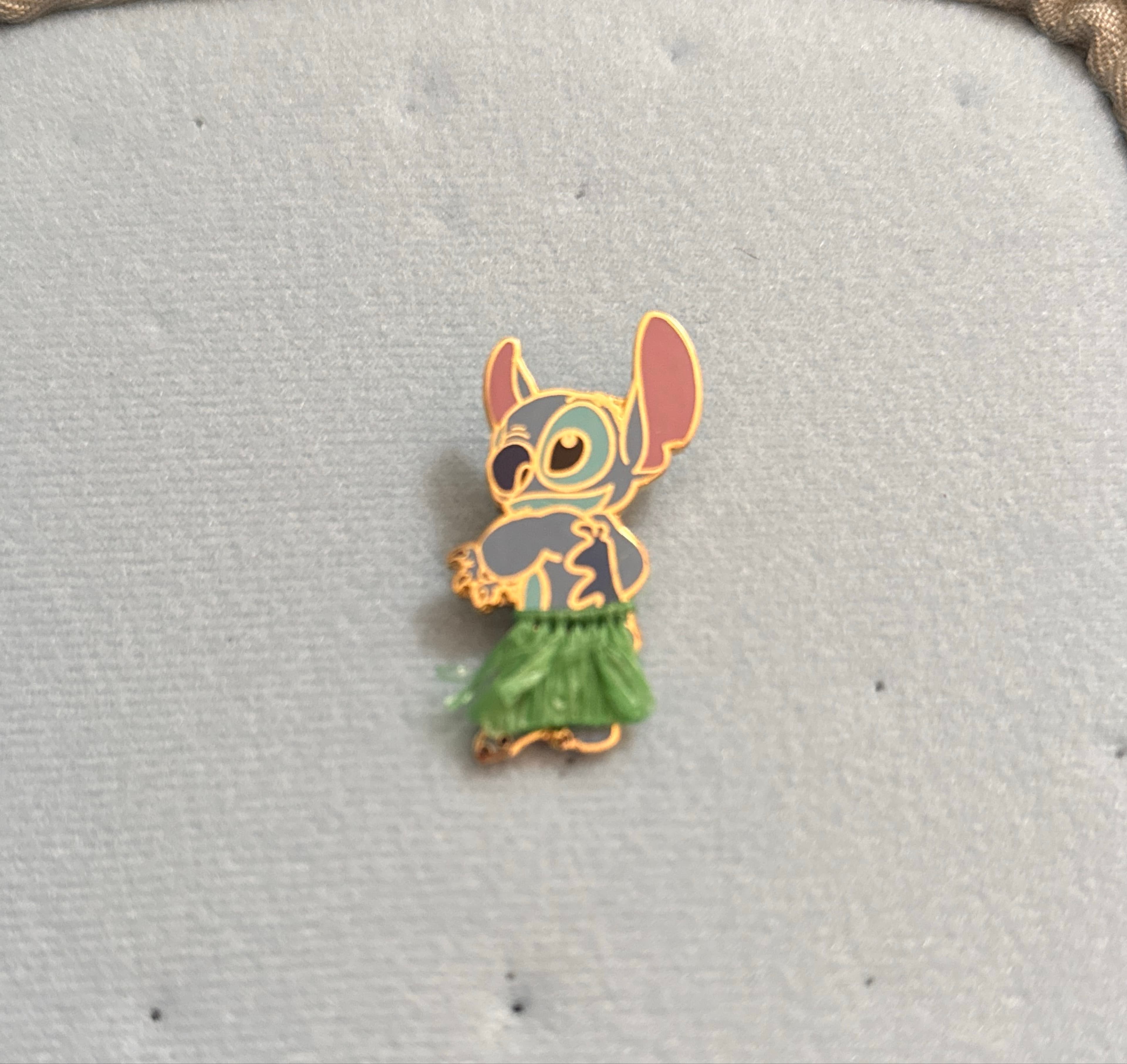Stitch Hula Grass Skirt Pin