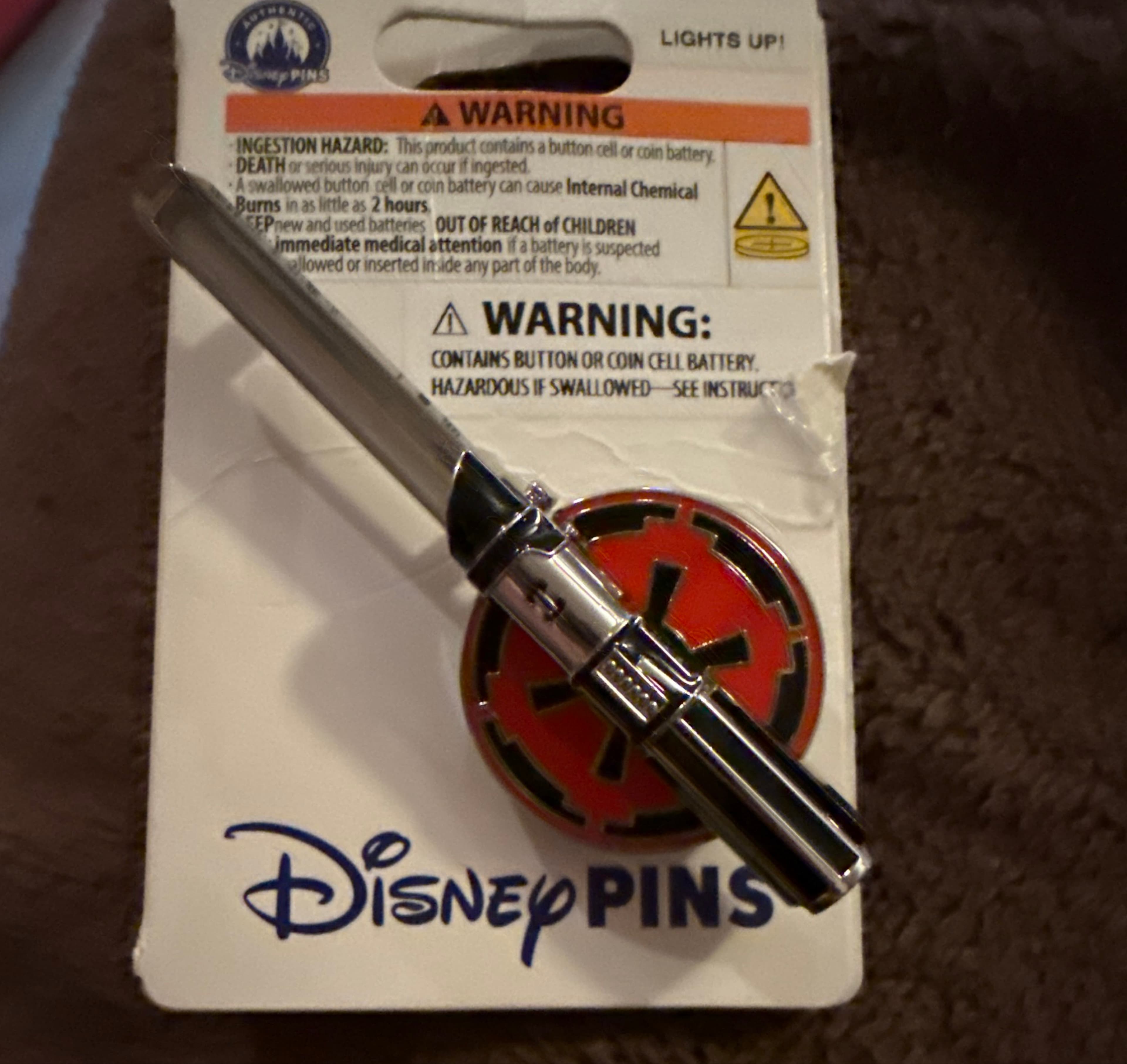 Star Wars Sith Light-Up Red Lightsaber Hilt Pin