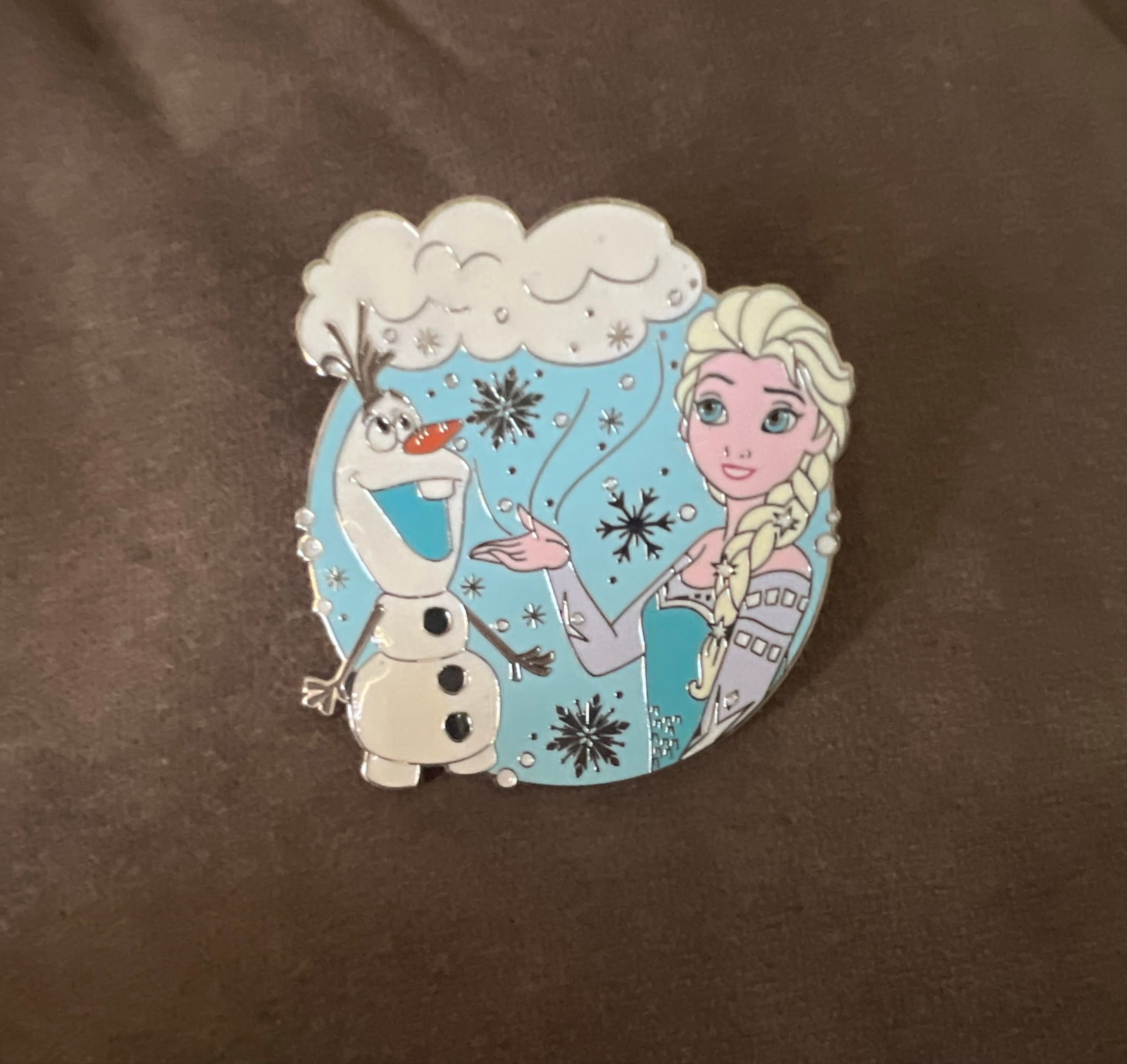 Elsa & Olaf Frozen Flurry and Snowflakes Pin