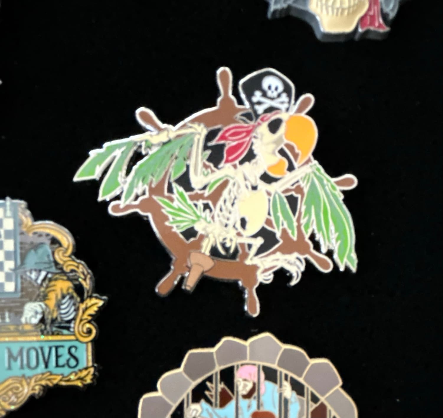 Pirates of the Caribbean - Skeleton Pirate Parrot