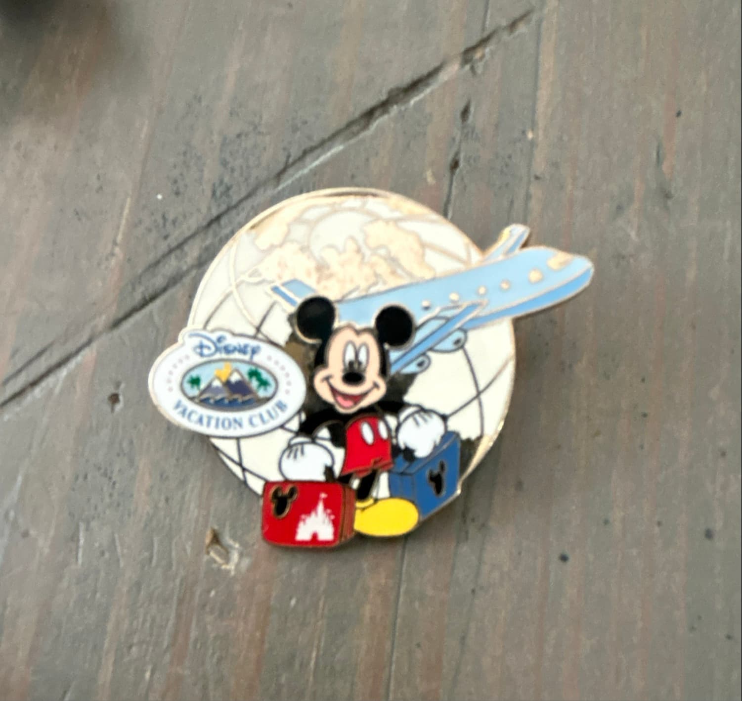 Disney Pin DVC 2010 Traveling Mickey W/Luggage Globe & Jet Airplane