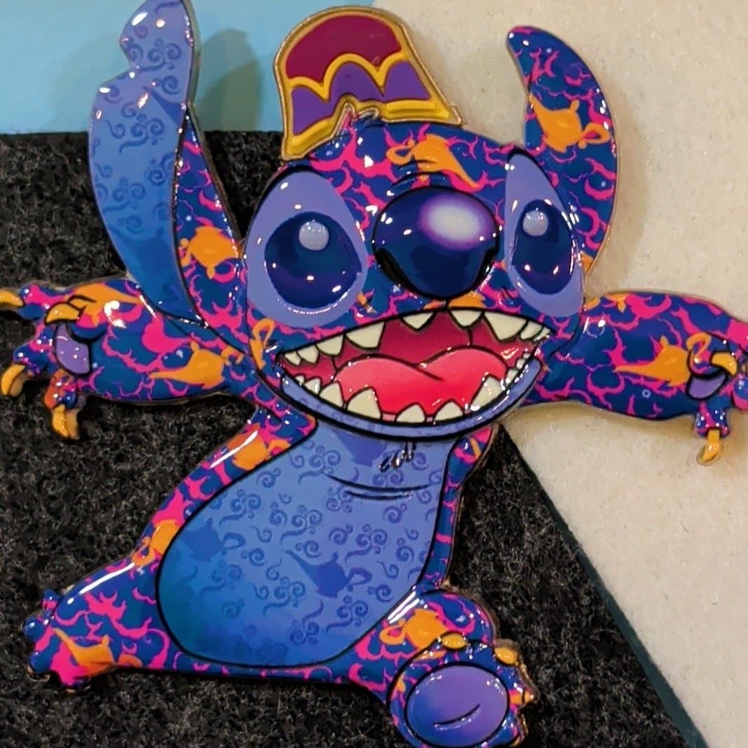 Stitch Crashes Disney - Aladdin Pin