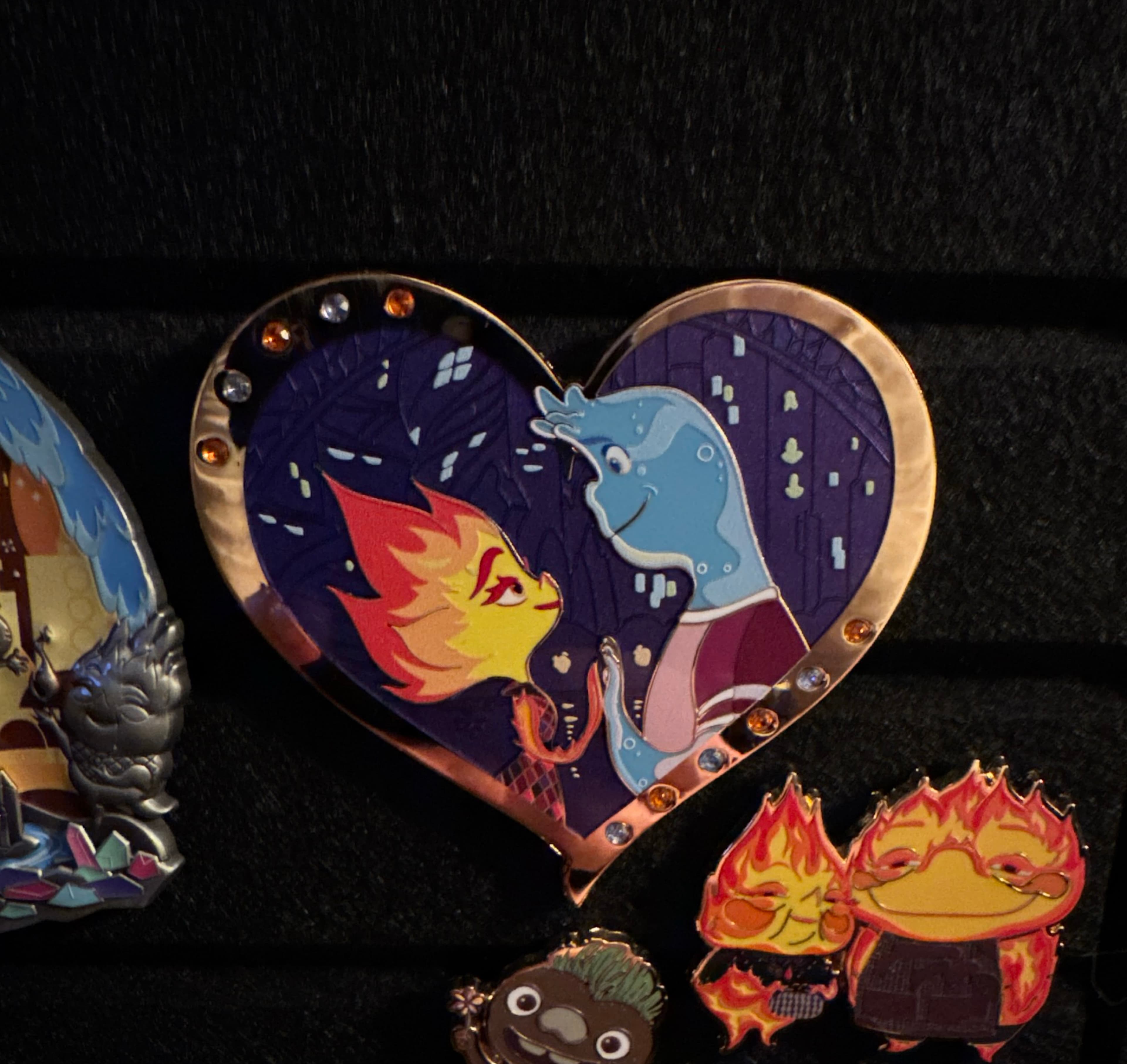 WDI MOG Valentine Hearts Ember And Wade Elemental Pin