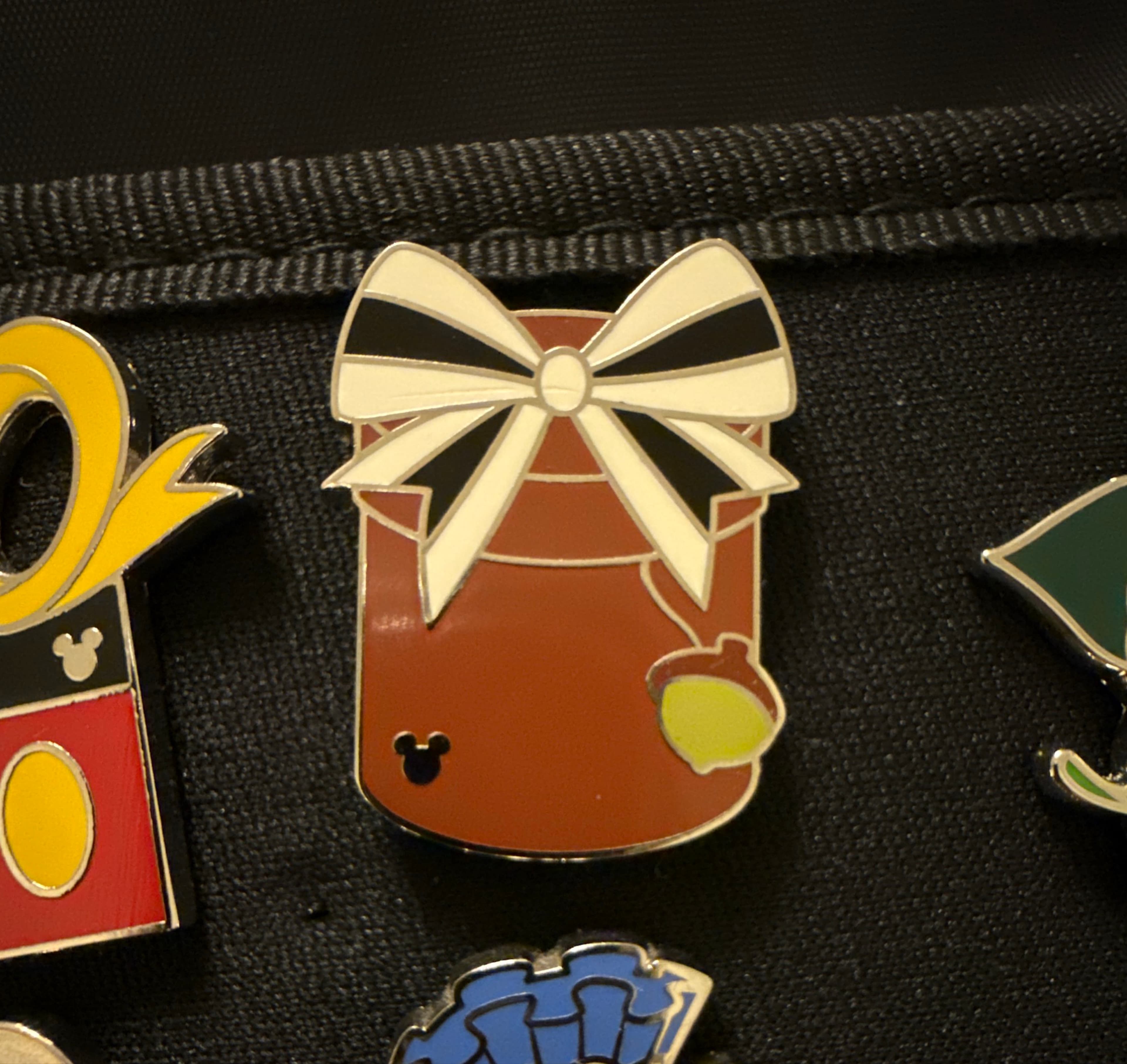 Hidden Mickey 2019 - Chip's Present front