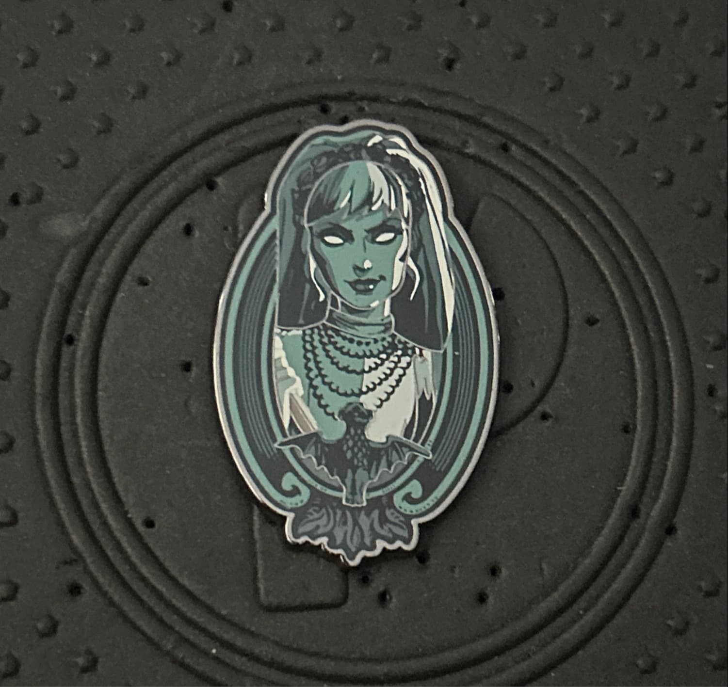 Disney Haunted Mansion 2022 Ghost Portraits Mystery Pin Constance Hatchaway