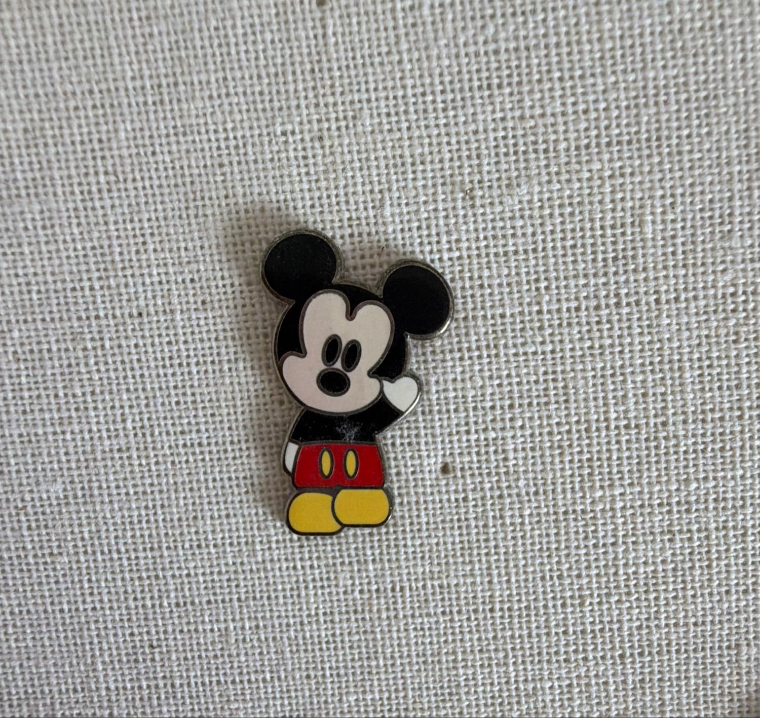 Mickey Mouse Waving - Full Body