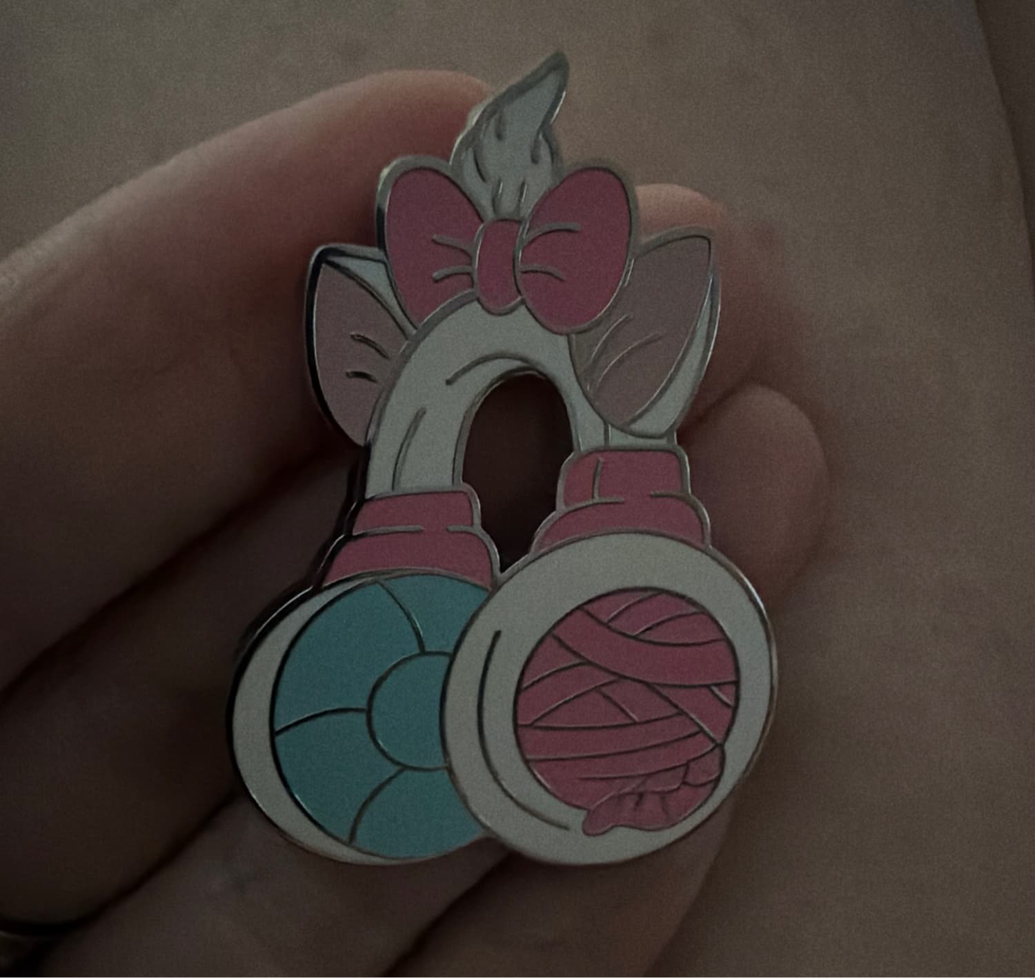Disney Magical Mystery Series 30 Pin Collection - Marie Headphones front