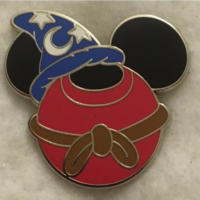 Mickey Mouse Icon Mystery Set - Sorcerer Mickey front