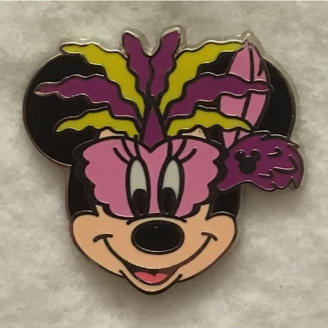 Hidden Mickey 2015 DLR - Mardi Gras - Minnie Mouse