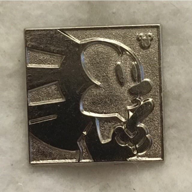 Hidden Mickey 2014 DLR - Oswald - Shushing Chaser