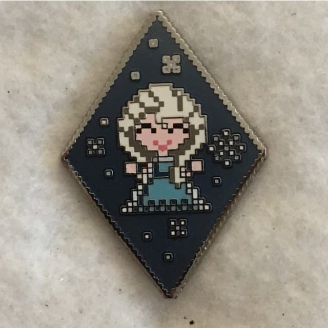 Frozen Pixelated Mystery Set - Elsa front