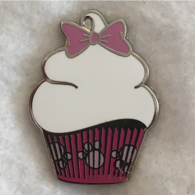 Character Cupcakes - Marie front