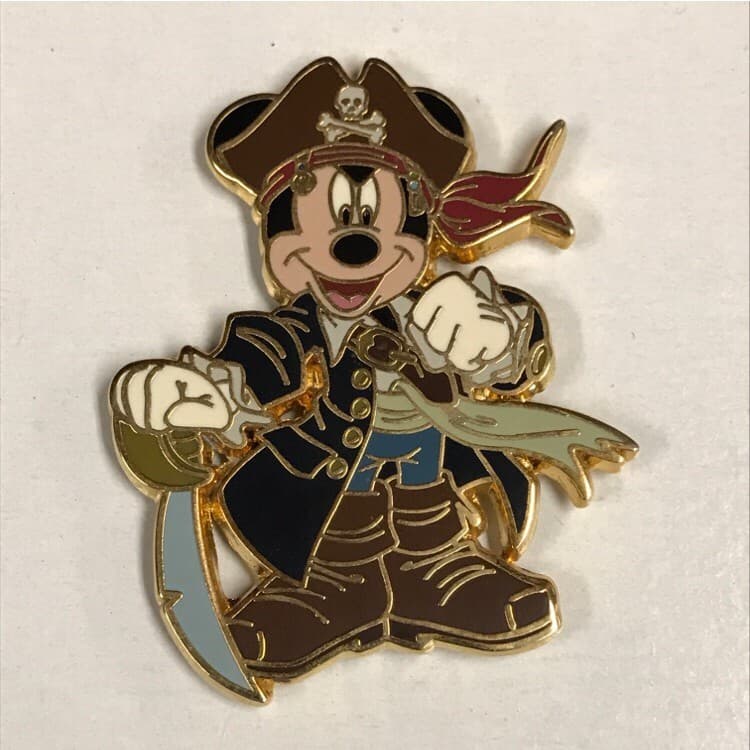 Pirates of the Caribbean Lanyard/Pin Starter Set