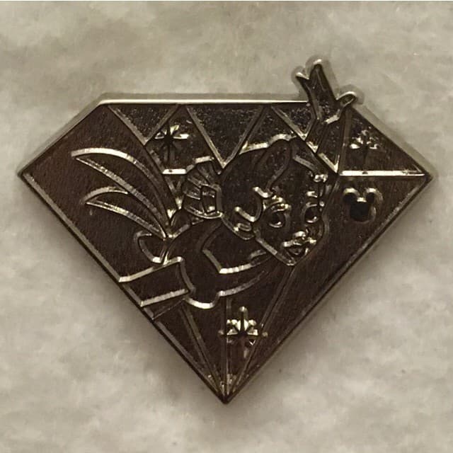 Hidden Mickey 2015 DLR - Diamond Characters - Wendy Chaser