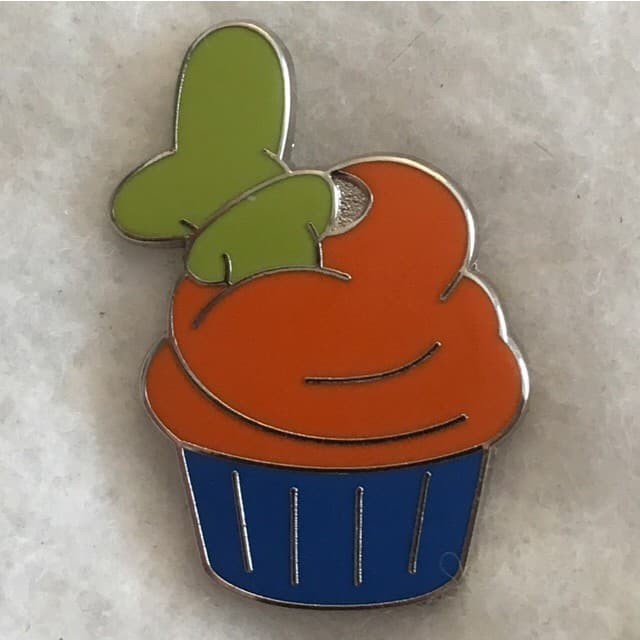 Character Cupcakes - Goofy front